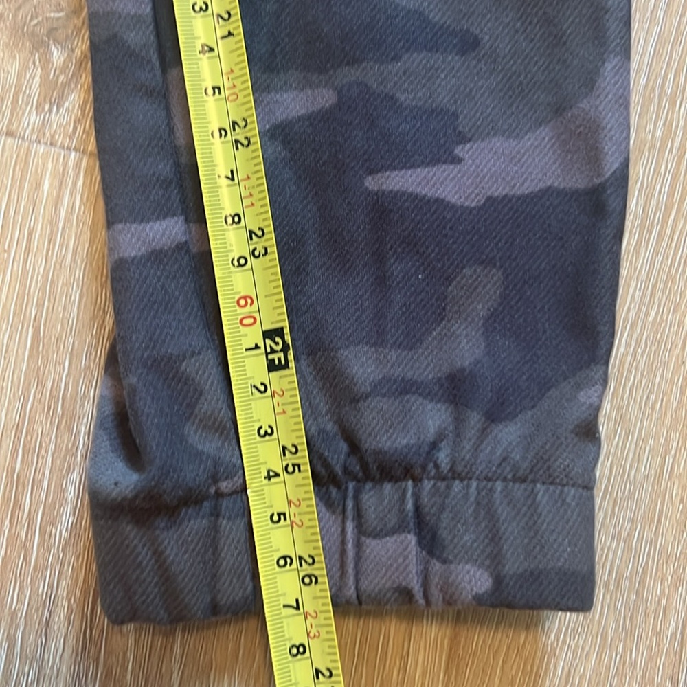 Athleta Farallon Jogger Pant Women's Size 4 Zip Ankle & Pocket Camo Camouflage - Picture 5 of 11